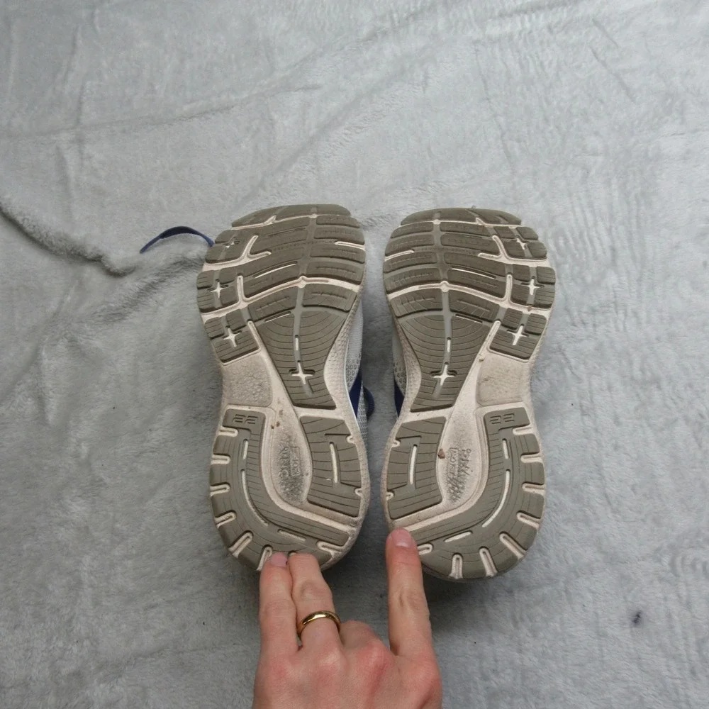 Brooks Women 7 Running Shoes Adrenaline‎ GTS 22 Gray Blue Athletic Sneakers Read